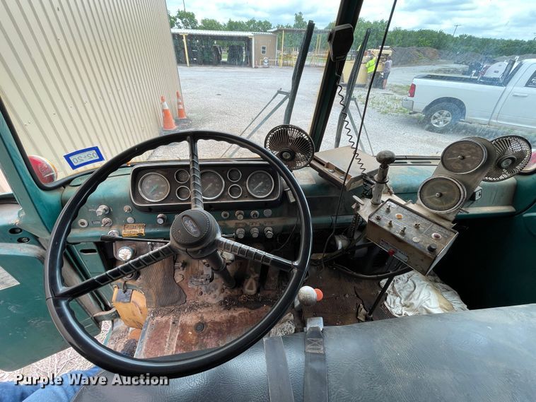 image for item LB9350 1987 Ford C800  oil distributor truck