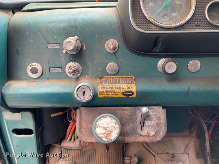 image for item LB9350 1987 Ford C800  oil distributor truck