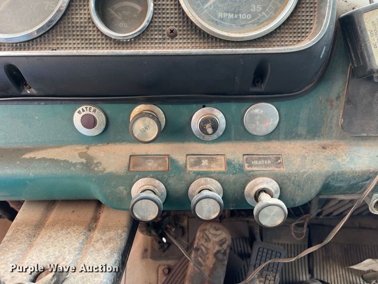 image for item LB9350 1987 Ford C800  oil distributor truck