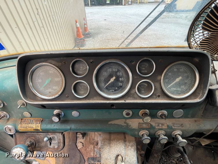 image for item LB9350 1987 Ford C800  oil distributor truck