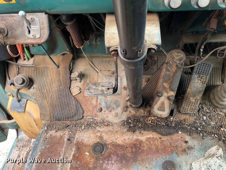 image for item LB9350 1987 Ford C800  oil distributor truck