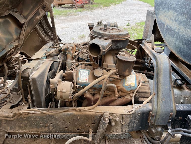 image for item LB9350 1987 Ford C800  oil distributor truck