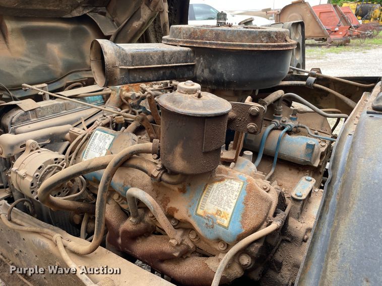 image for item LB9350 1987 Ford C800  oil distributor truck