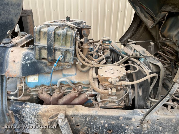 image for item LB9350 1987 Ford C800  oil distributor truck