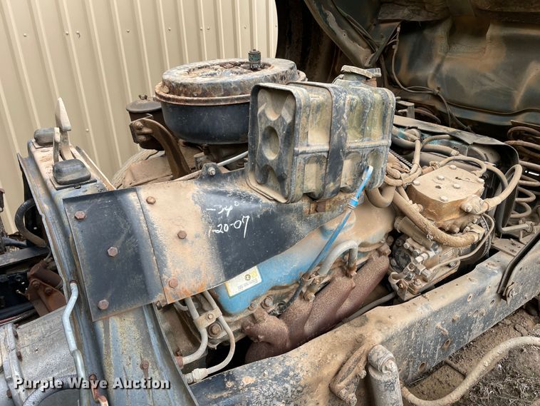 image for item LB9350 1987 Ford C800  oil distributor truck