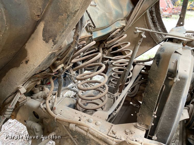 image for item LB9350 1987 Ford C800  oil distributor truck