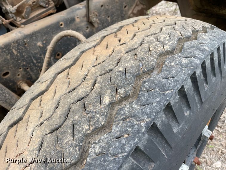 image for item LB9350 1987 Ford C800  oil distributor truck