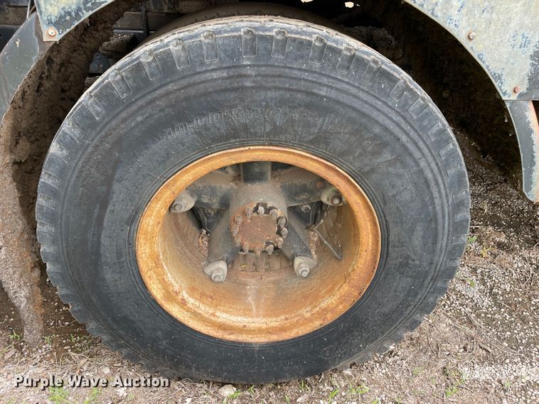 image for item LB9350 1987 Ford C800  oil distributor truck