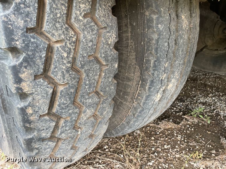 image for item LB9350 1987 Ford C800  oil distributor truck