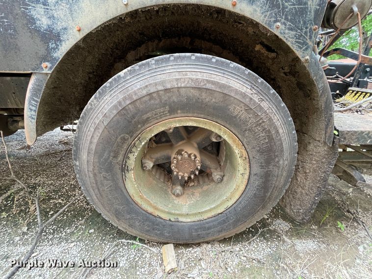 image for item LB9350 1987 Ford C800  oil distributor truck