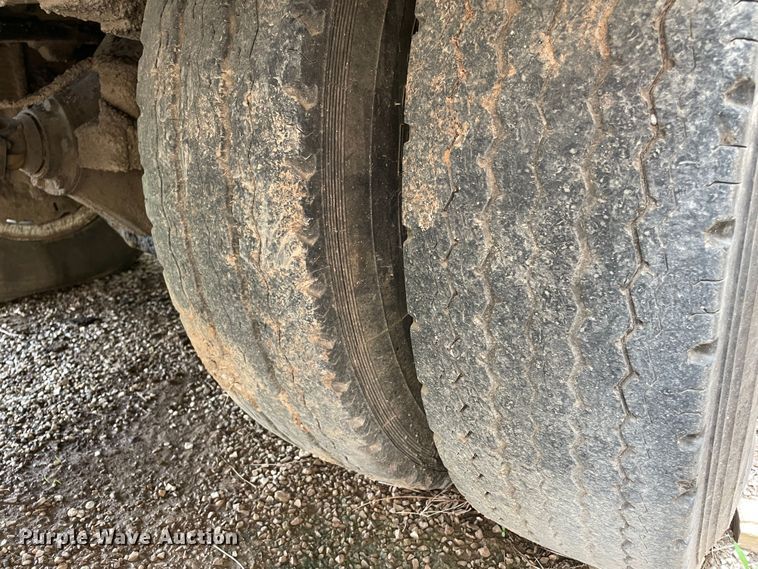 image for item LB9350 1987 Ford C800  oil distributor truck