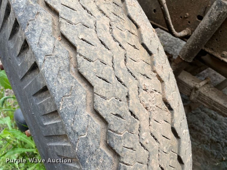 image for item LB9350 1987 Ford C800  oil distributor truck