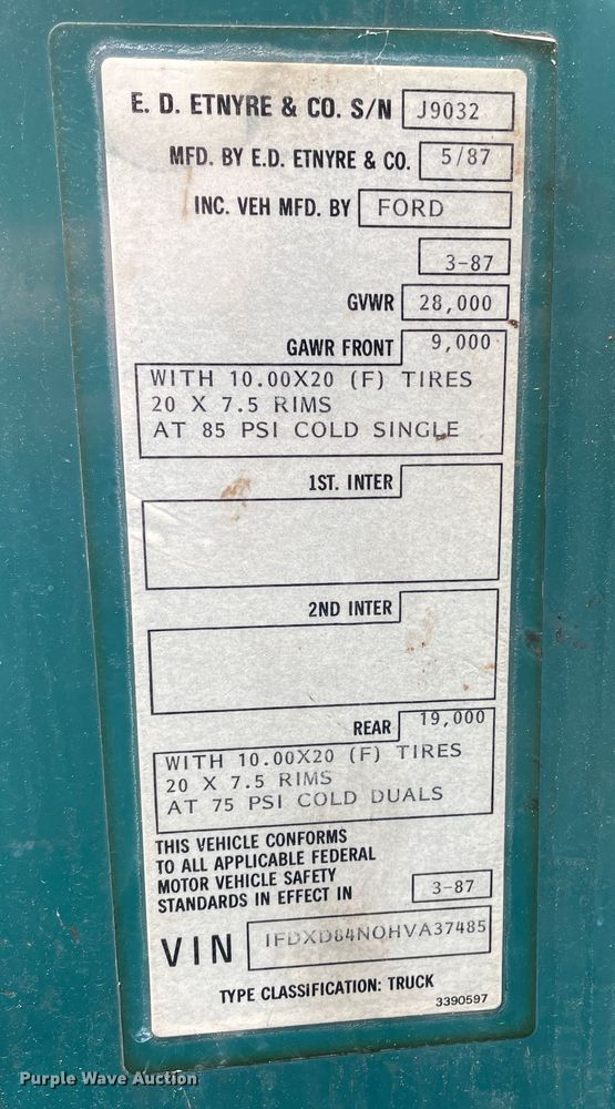 image for item LB9350 1987 Ford C800  oil distributor truck