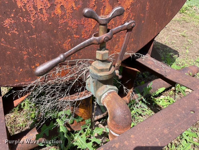 image for item LB9364 Steel water tank