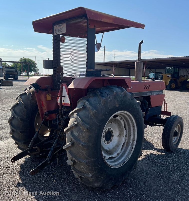 image for item LB9377 1993 Case IH 895  tractor