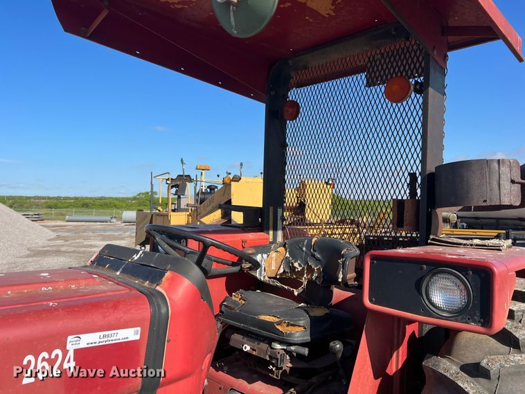 image for item LB9377 1993 Case IH 895  tractor