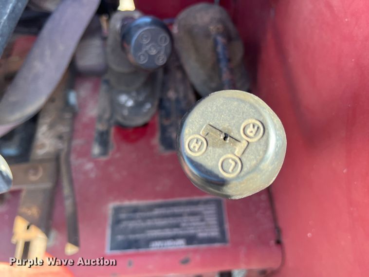 image for item LB9377 1993 Case IH 895  tractor