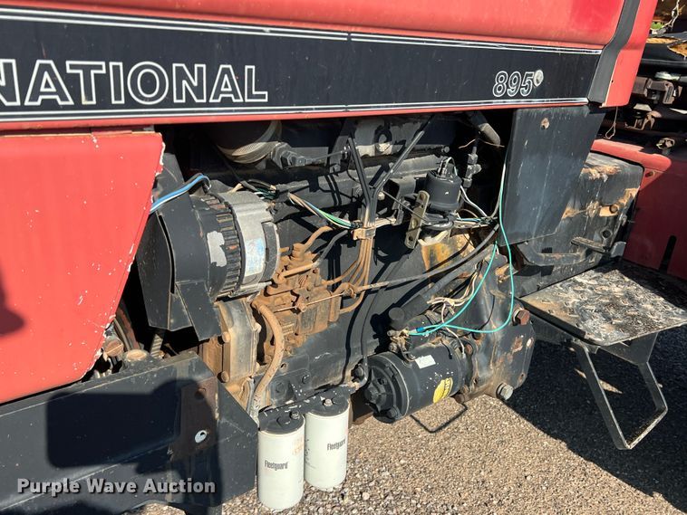 image for item LB9377 1993 Case IH 895  tractor