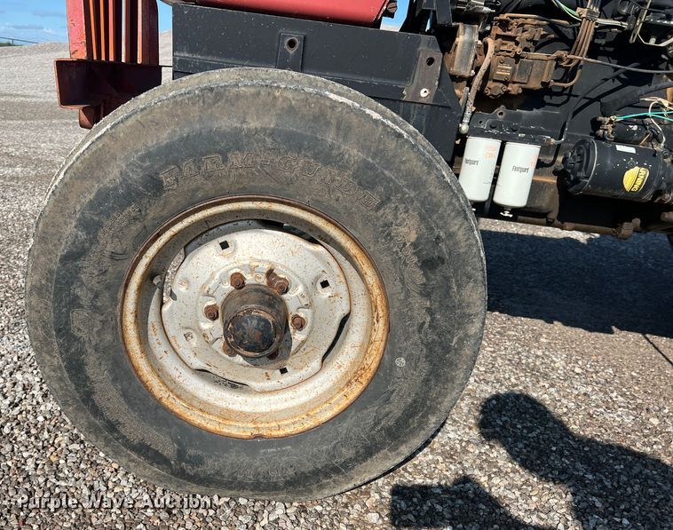 image for item LB9377 1993 Case IH 895  tractor