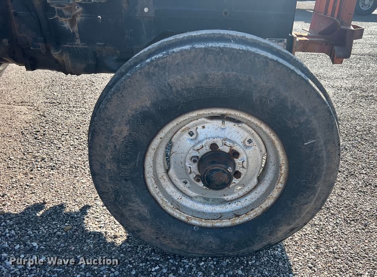 image for item LB9377 1993 Case IH 895  tractor