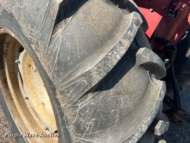 image for item LB9377 1993 Case IH 895  tractor