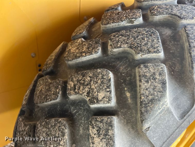 image for item LB9378 2016 Caterpillar 918M  wheel loader