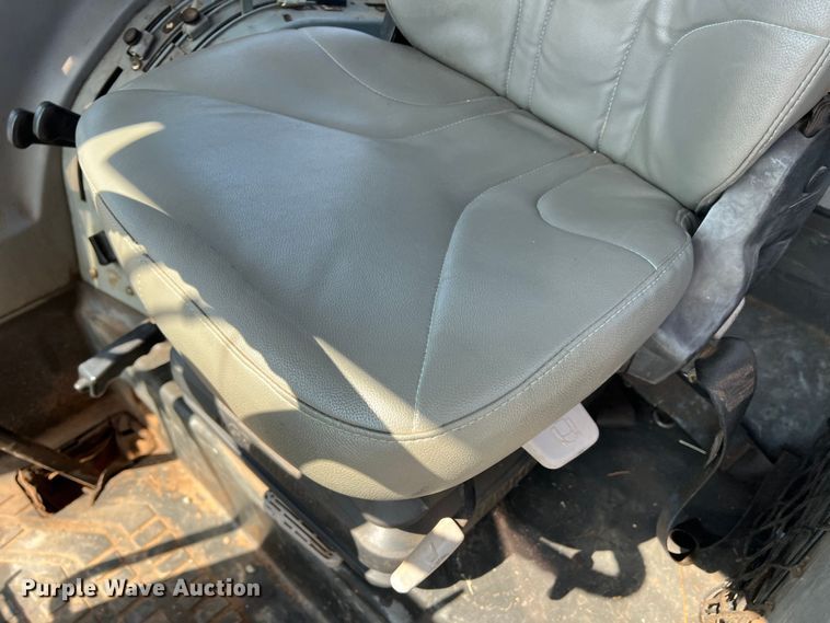 image for item LB9380 2000 Massey Ferguson 4263  tractor