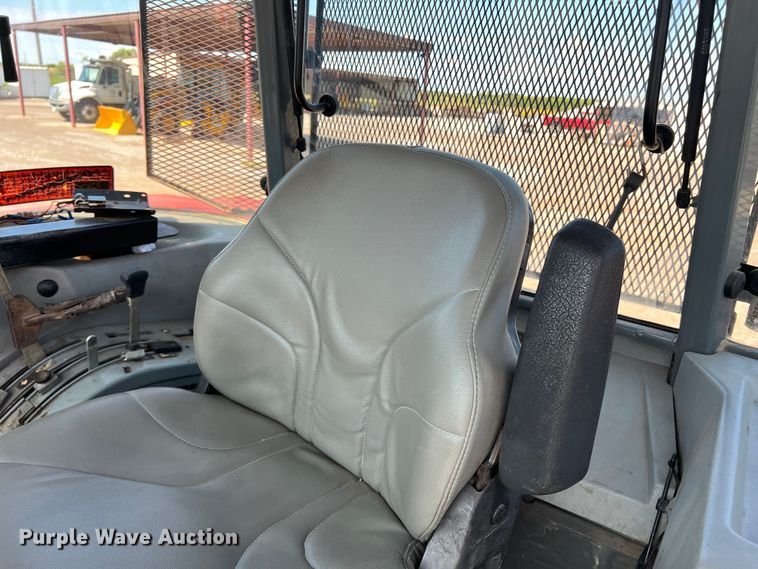 image for item LB9380 2000 Massey Ferguson 4263  tractor