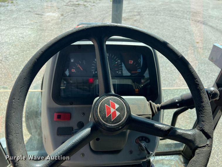 image for item LB9380 2000 Massey Ferguson 4263  tractor