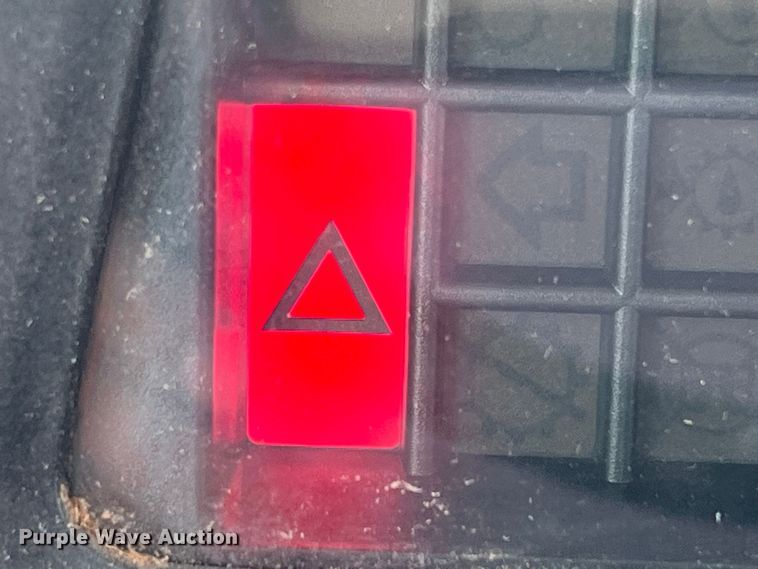 image for item LB9380 2000 Massey Ferguson 4263  tractor