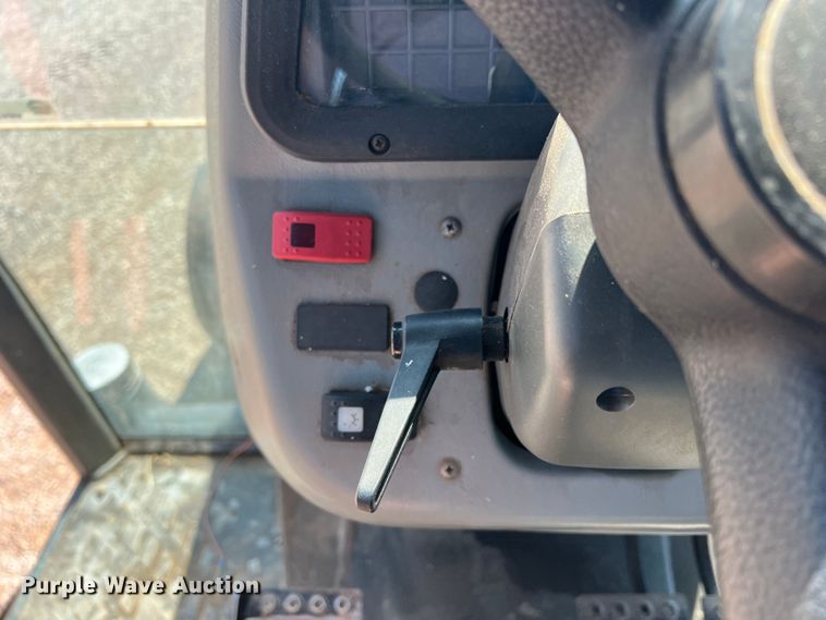 image for item LB9380 2000 Massey Ferguson 4263  tractor