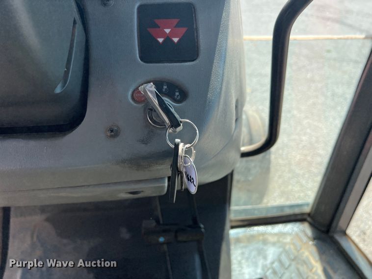 image for item LB9380 2000 Massey Ferguson 4263  tractor