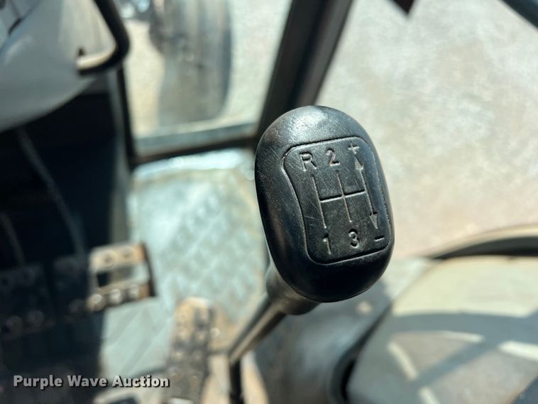 image for item LB9380 2000 Massey Ferguson 4263  tractor