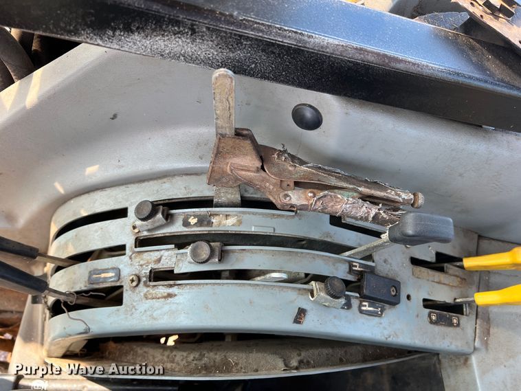 image for item LB9380 2000 Massey Ferguson 4263  tractor