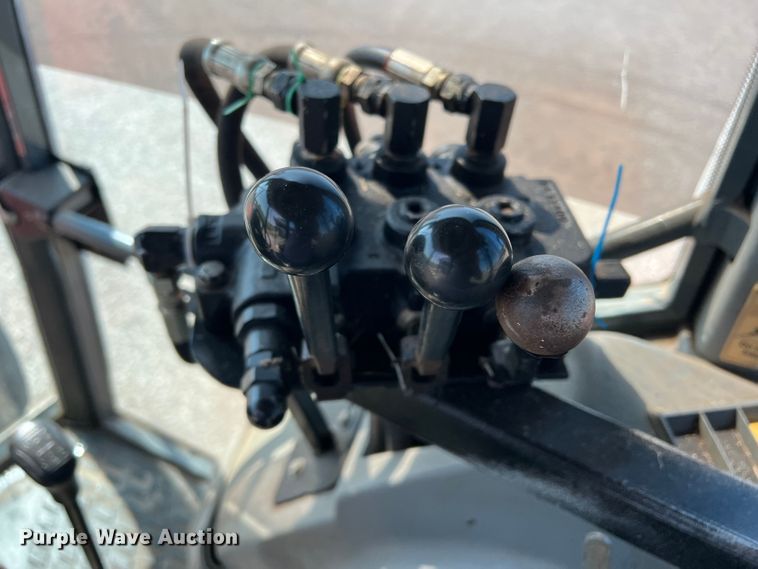 image for item LB9380 2000 Massey Ferguson 4263  tractor