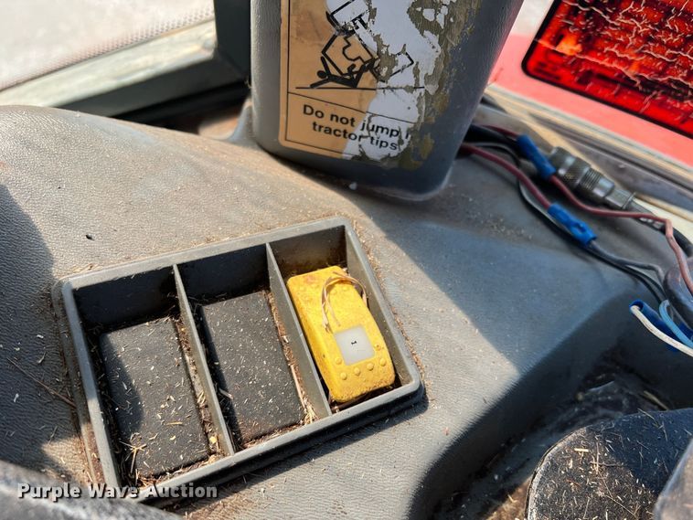 image for item LB9380 2000 Massey Ferguson 4263  tractor