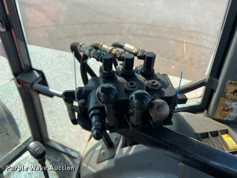 image for item LB9380 2000 Massey Ferguson 4263  tractor