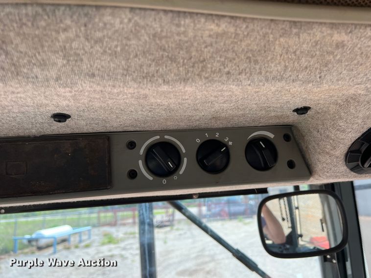 image for item LB9380 2000 Massey Ferguson 4263  tractor