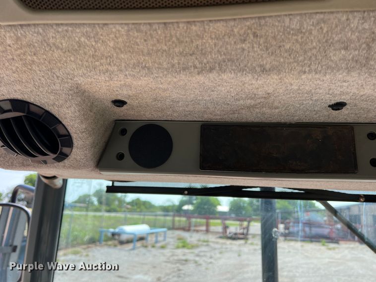 image for item LB9380 2000 Massey Ferguson 4263  tractor