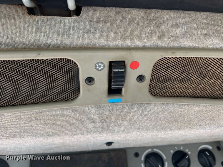 image for item LB9380 2000 Massey Ferguson 4263  tractor