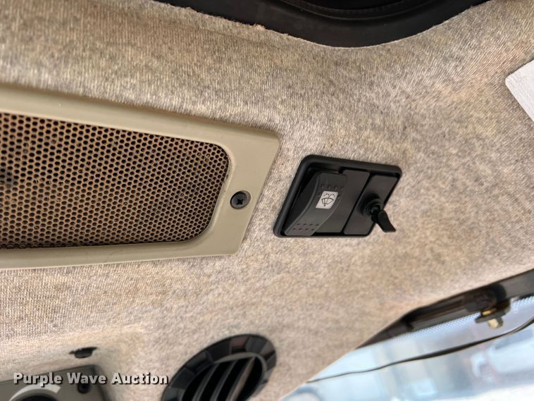 image for item LB9380 2000 Massey Ferguson 4263  tractor