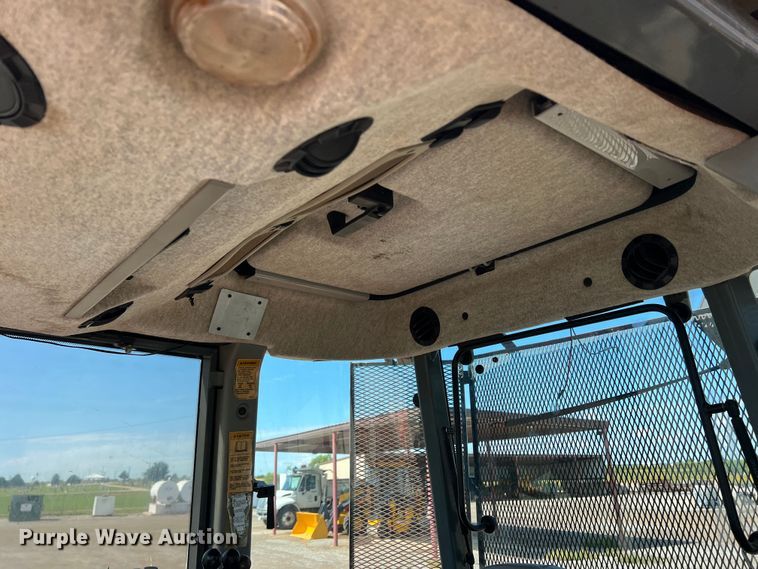 image for item LB9380 2000 Massey Ferguson 4263  tractor