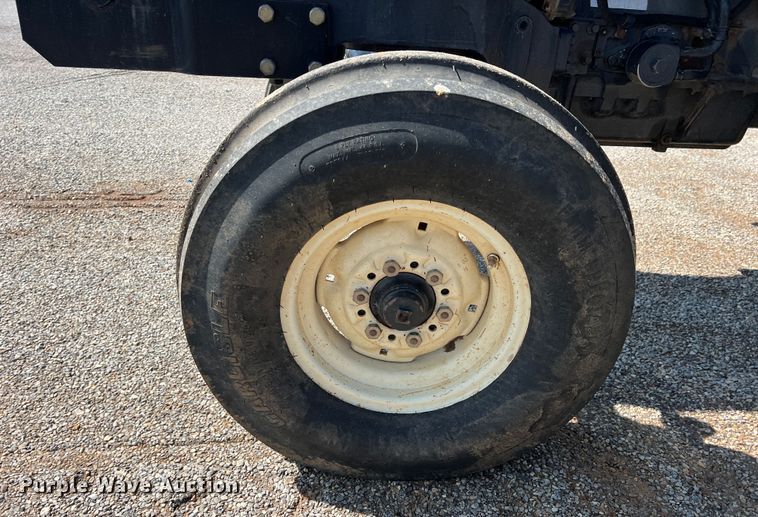 image for item LB9380 2000 Massey Ferguson 4263  tractor