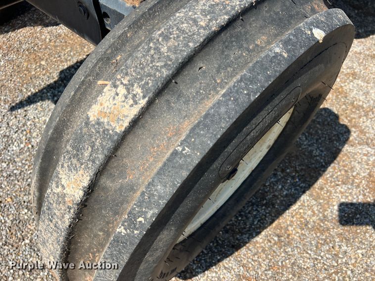 image for item LB9380 2000 Massey Ferguson 4263  tractor