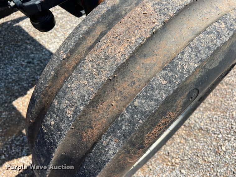 image for item LB9380 2000 Massey Ferguson 4263  tractor