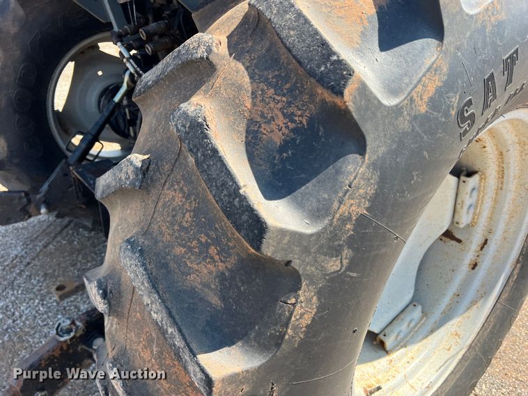 image for item LB9380 2000 Massey Ferguson 4263  tractor