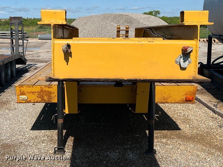 image for item LB9382 1979 Hyster  equipment trailer