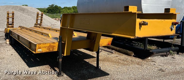 image for item LB9382 1979 Hyster  equipment trailer