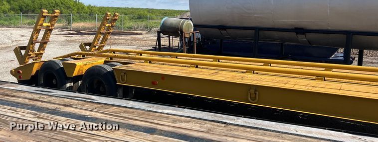 image for item LB9382 1979 Hyster  equipment trailer