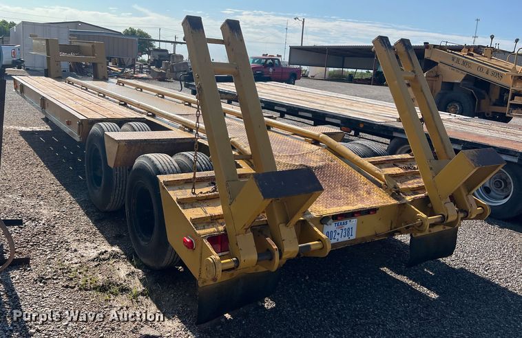 image for item LB9382 1979 Hyster  equipment trailer